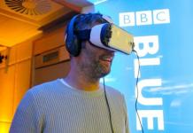 Просмотр VR-видео с помощью шлема и подключенного смартфона // bbc.co.uk