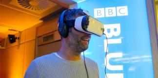 Просмотр VR-видео с помощью шлема и подключенного смартфона // bbc.co.uk